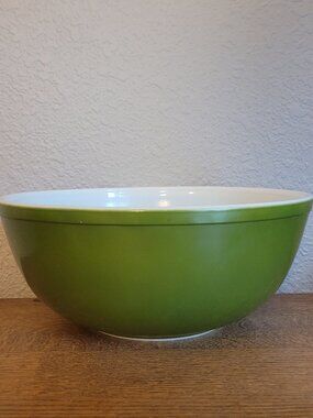 Vintage Pyrex Mixing Bowl 404 Green - Great Condition!